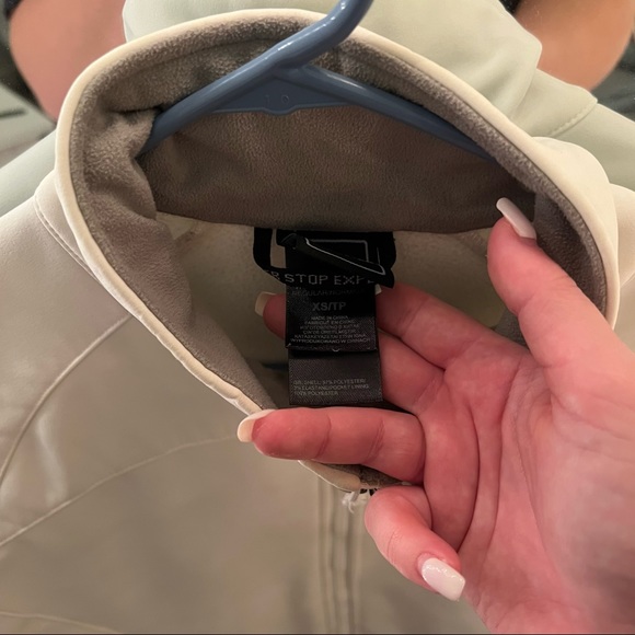 North Face Soft Shell Jacket - Picture 2 of 3